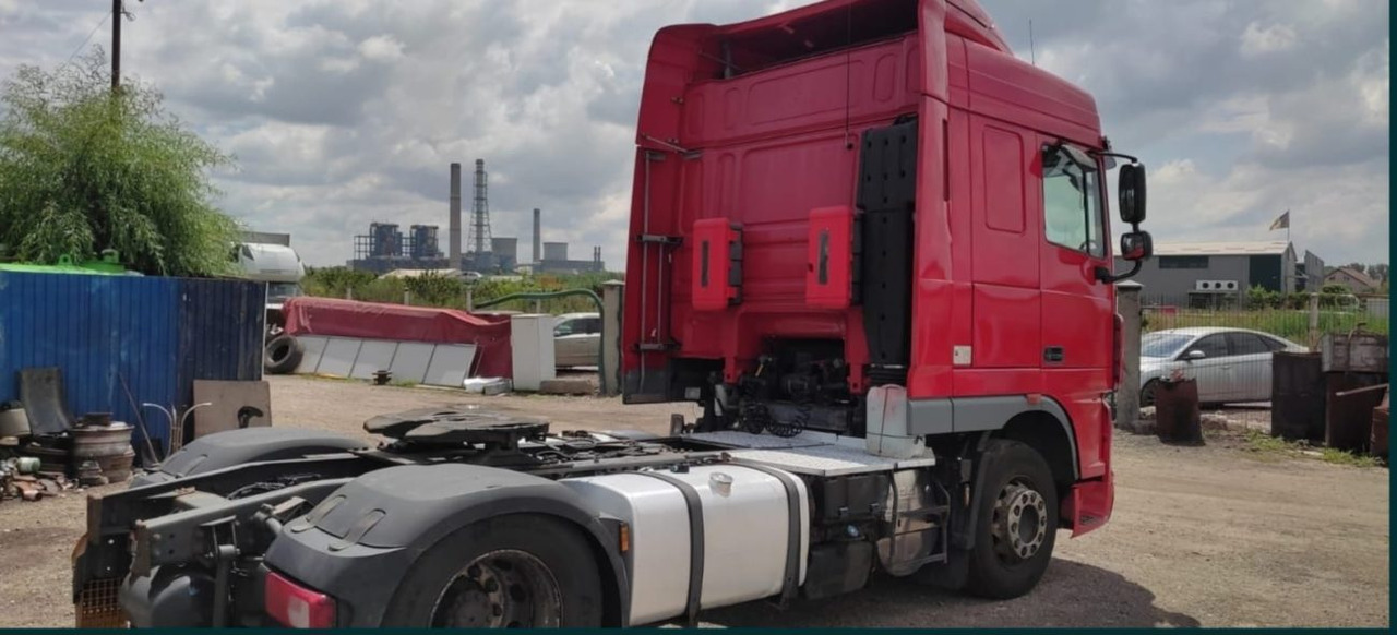 DAF XF 105.460 Automat - Nyergesvontató: 4 kép. DAF XF 105.460 Automat - Nyergesvontató: 4 kép.