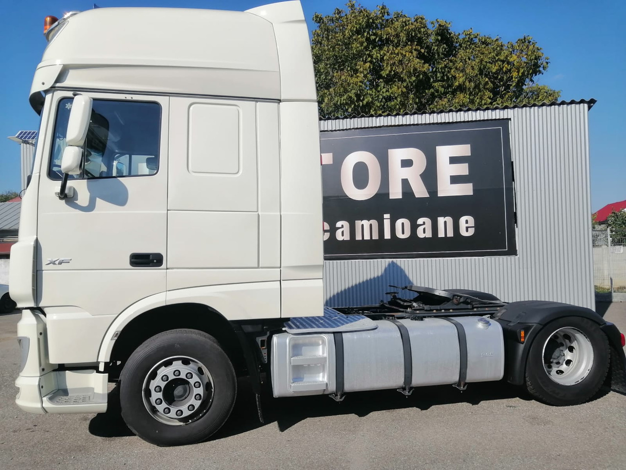 DAF XF 106.480 Super Space Cab - Nyergesvontató: 4 kép. DAF XF 106.480 Super Space Cab - Nyergesvontató: 4 kép.
