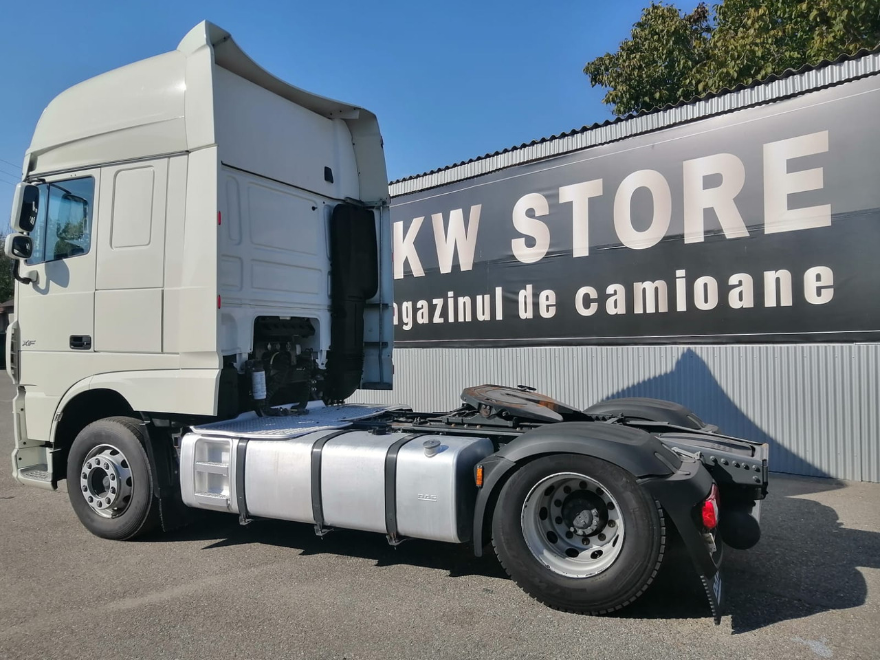 DAF XF 106.480 Super Space Cab - Nyergesvontató: 4 kép. DAF XF 106.480 Super Space Cab - Nyergesvontató: 4 kép.