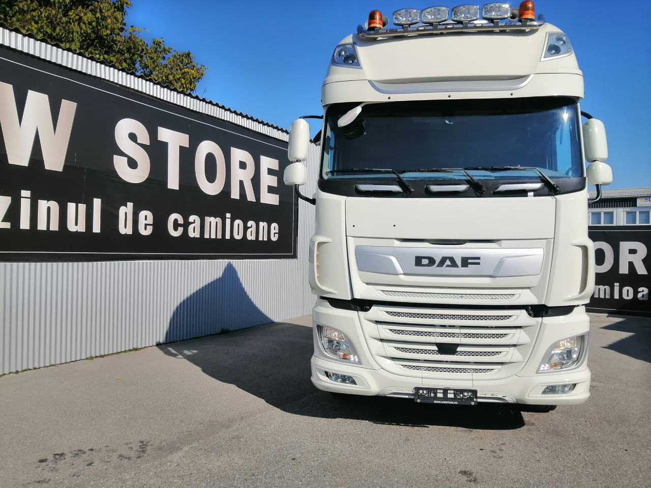 DAF XF 106.480 Super Space Cab - Nyergesvontató: 2 kép. DAF XF 106.480 Super Space Cab - Nyergesvontató: 2 kép.
