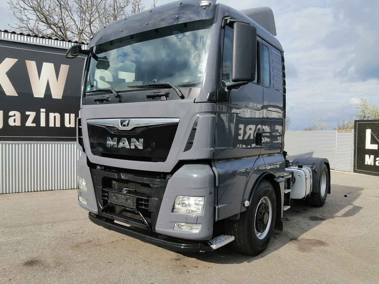 MAN 18.460 TGX 4X4 Hidro Drive TOP !!! - Nyergesvontató: 1 kép. MAN 18.460 TGX 4X4 Hidro Drive TOP !!! - Nyergesvontató: 1 kép.