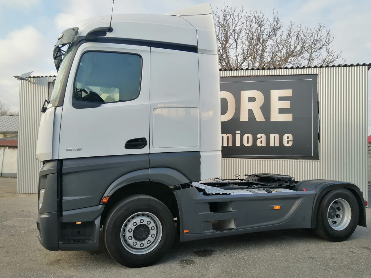 Mercedes-Benz Actros 1845 LS, BIG SPACE, TOP!!! - Nyergesvontató: 2 kép. Mercedes-Benz Actros 1845 LS, BIG SPACE, TOP!!! - Nyergesvontató: 2 kép.