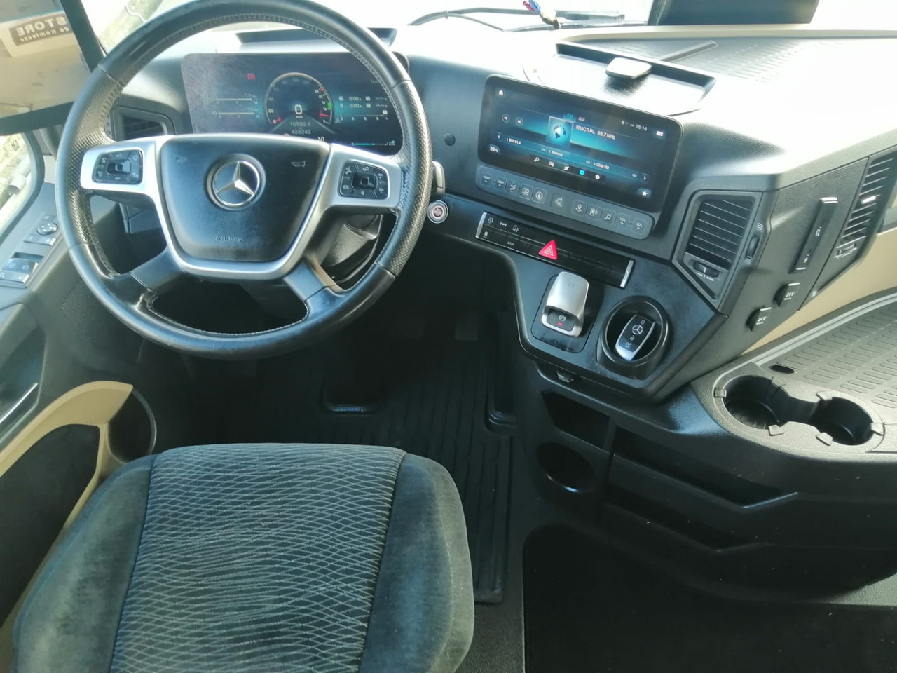 Mercedes-Benz Actros 1845 LS, BIG SPACE, TOP!!! - Nyergesvontató: 4 kép. Mercedes-Benz Actros 1845 LS, BIG SPACE, TOP!!! - Nyergesvontató: 4 kép.