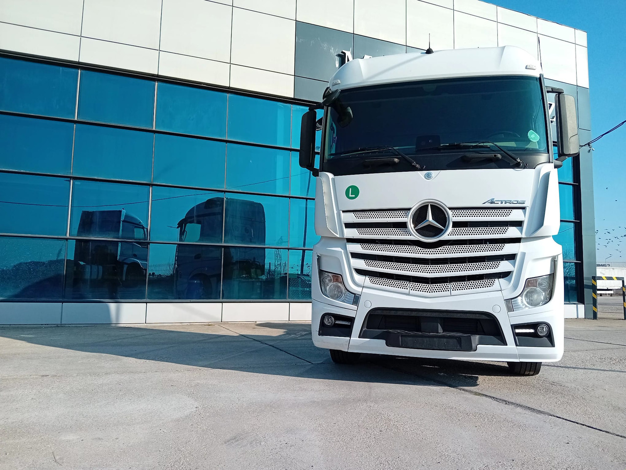 Mercedes-Benz Actros 1845 LS, TOP !!! - Nyergesvontató: 3 kép. Mercedes-Benz Actros 1845 LS, TOP !!! - Nyergesvontató: 3 kép.