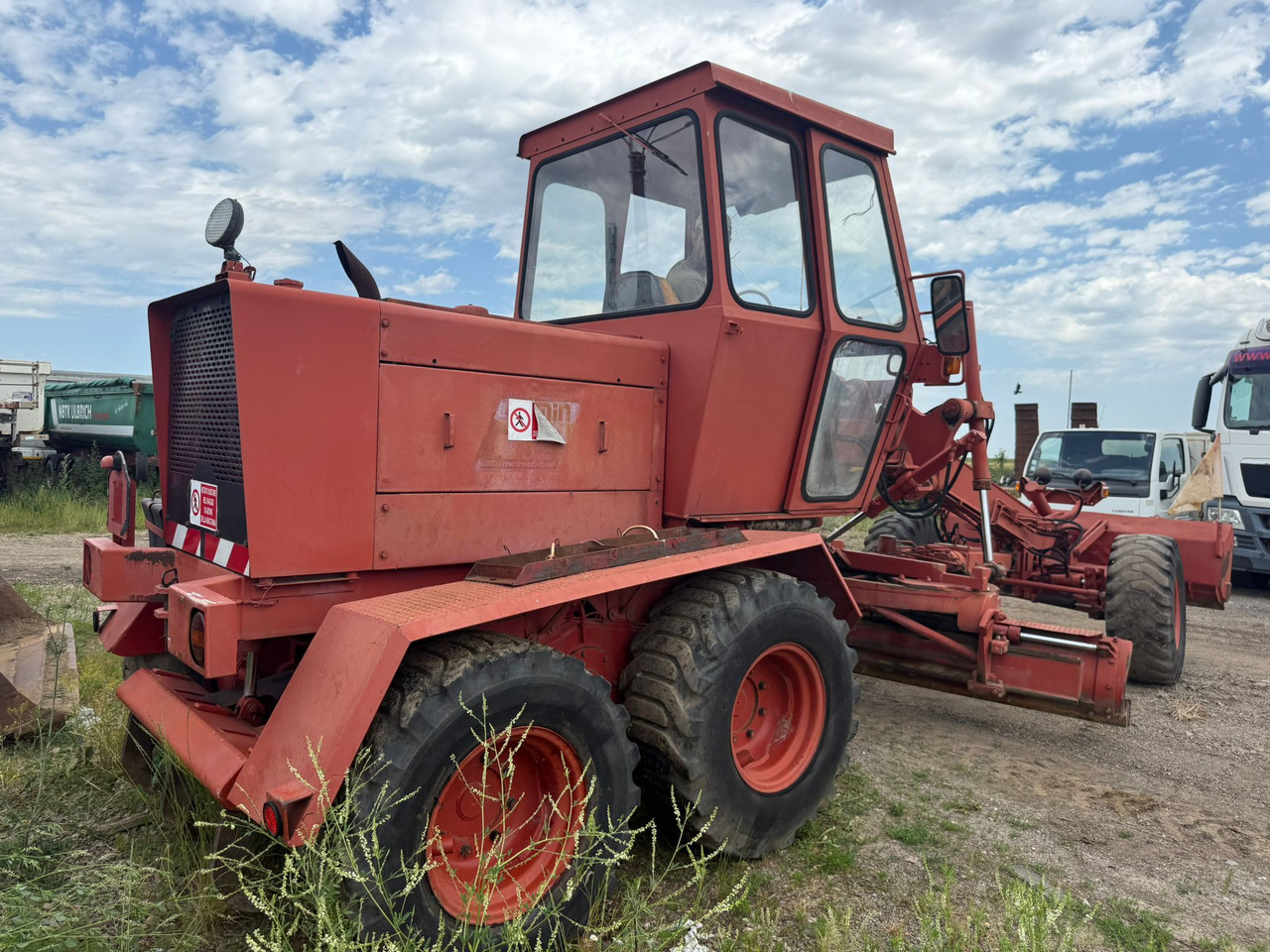 O&K G8 Motor Grader - Gréder: 4 kép. O&K G8 Motor Grader - Gréder: 4 kép.