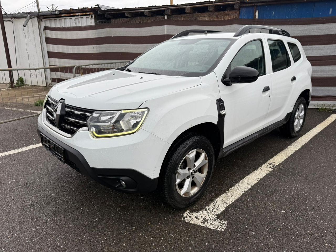 RENAULT DUSTER 4X4 - Terepjáró/ SUV: 3 kép. RENAULT DUSTER 4X4 - Terepjáró/ SUV: 3 kép.