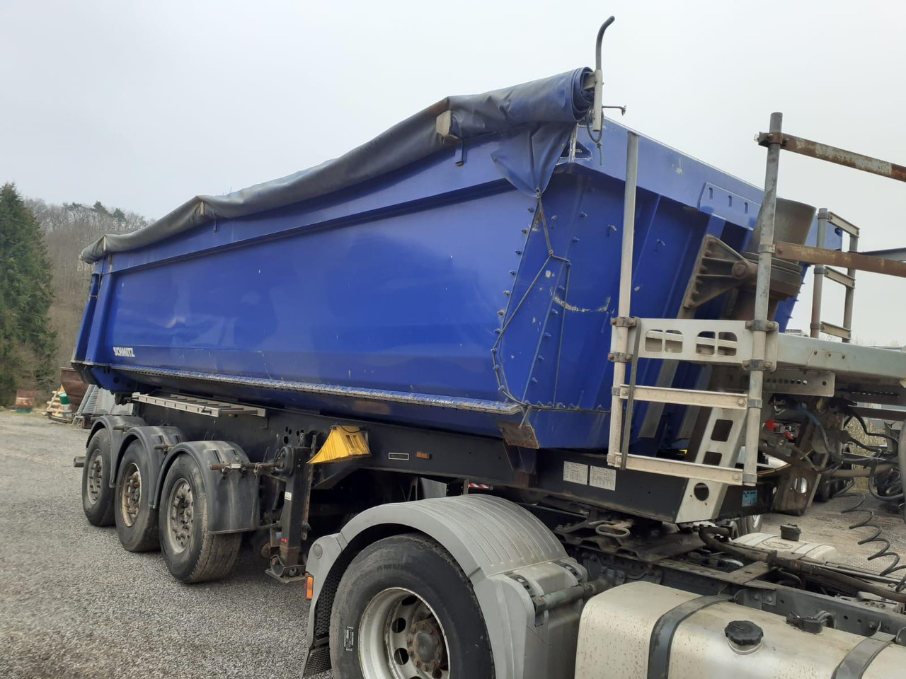 SCHMITZ-GOTHA SKI 24 Tipper Semi-trailer - Félpótkocsi billenőplatós: 3 kép. SCHMITZ-GOTHA SKI 24 Tipper Semi-trailer - Félpótkocsi billenőplatós: 3 kép.