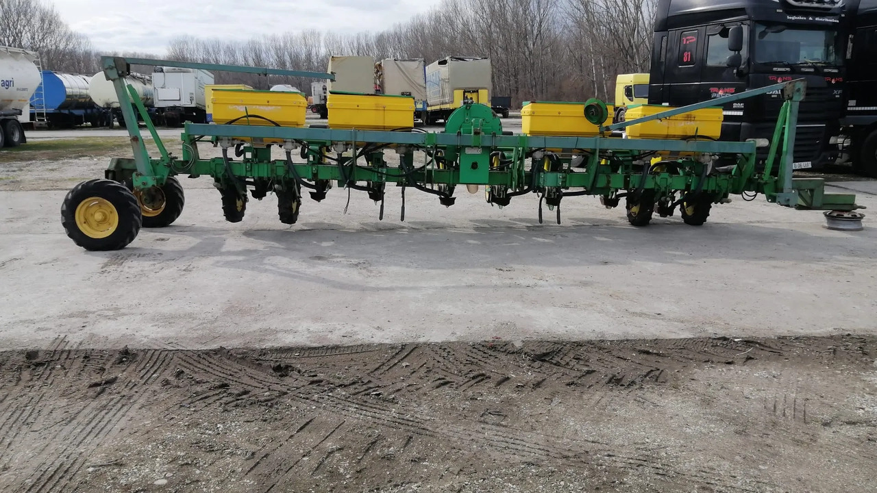 SFOGGIA GAMA PLUS 12/9m/12 Rows Seeding Machine - Precíziós vetőgép: 2 kép. SFOGGIA GAMA PLUS 12/9m/12 Rows Seeding Machine - Precíziós vetőgép: 2 kép.