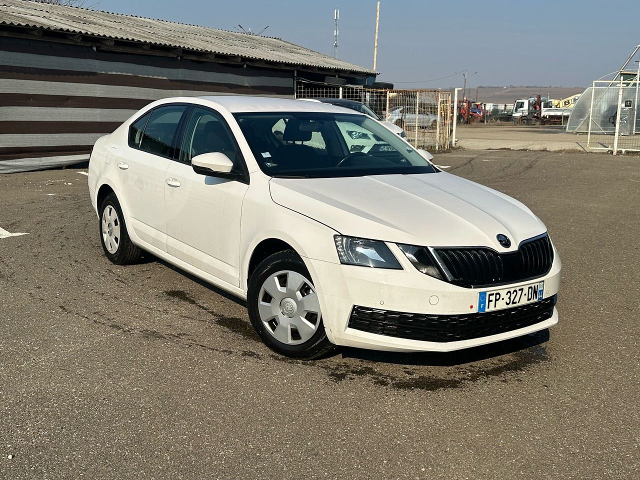 SKODA OCTAVIA - Autó: 1 kép. SKODA OCTAVIA - Autó: 1 kép.