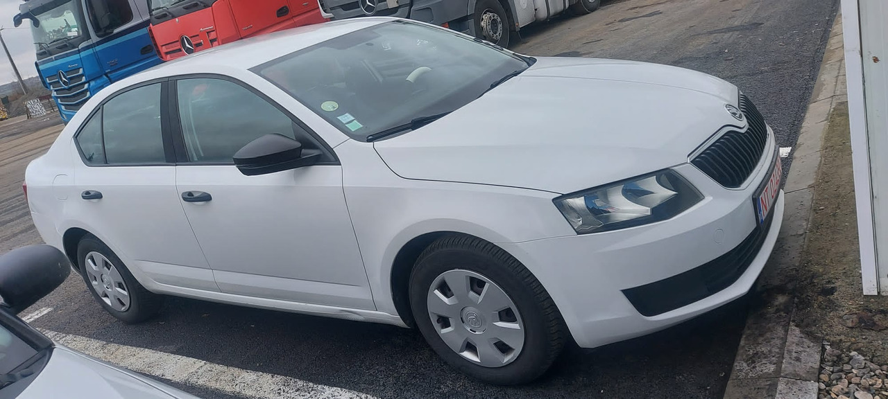 SKODA OCTAVIA - Szedán: 1 kép. SKODA OCTAVIA - Szedán: 1 kép.