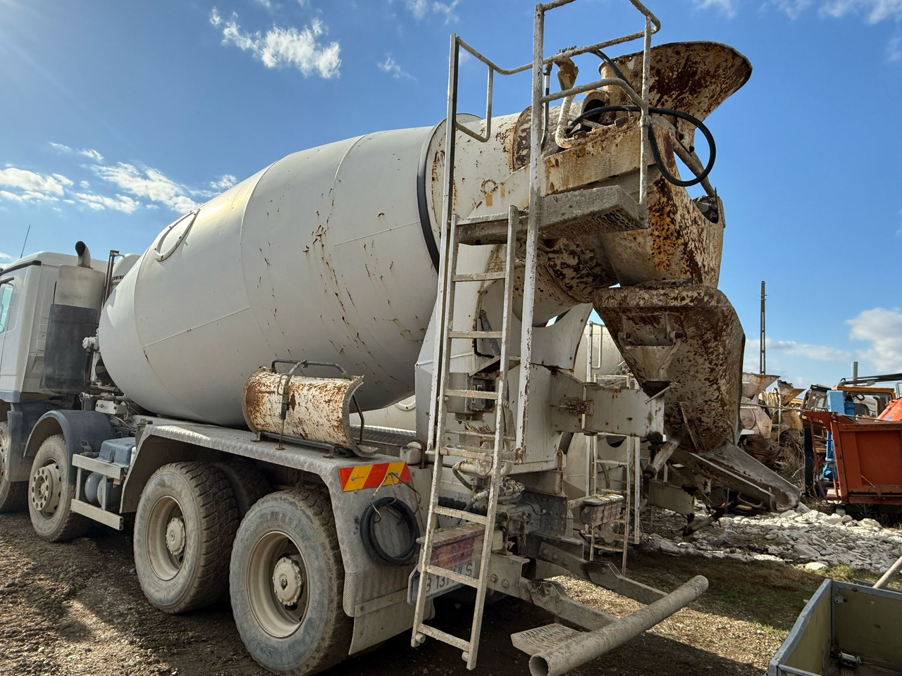 STETTER SL10 CONCRETE MIXER EQUIPMENT - Mixerdob: 2 kép. STETTER SL10 CONCRETE MIXER EQUIPMENT - Mixerdob: 2 kép.
