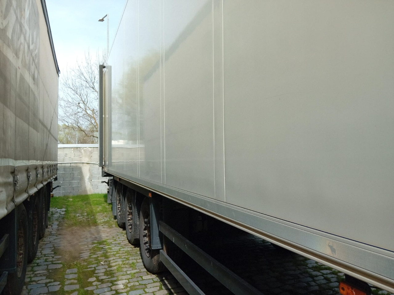Schmitz Cargobull SCB S3B Refrigerated Semi-trailer - Félpótkocsi hűtős: 5 kép. Schmitz Cargobull SCB S3B Refrigerated Semi-trailer - Félpótkocsi hűtős: 5 kép.