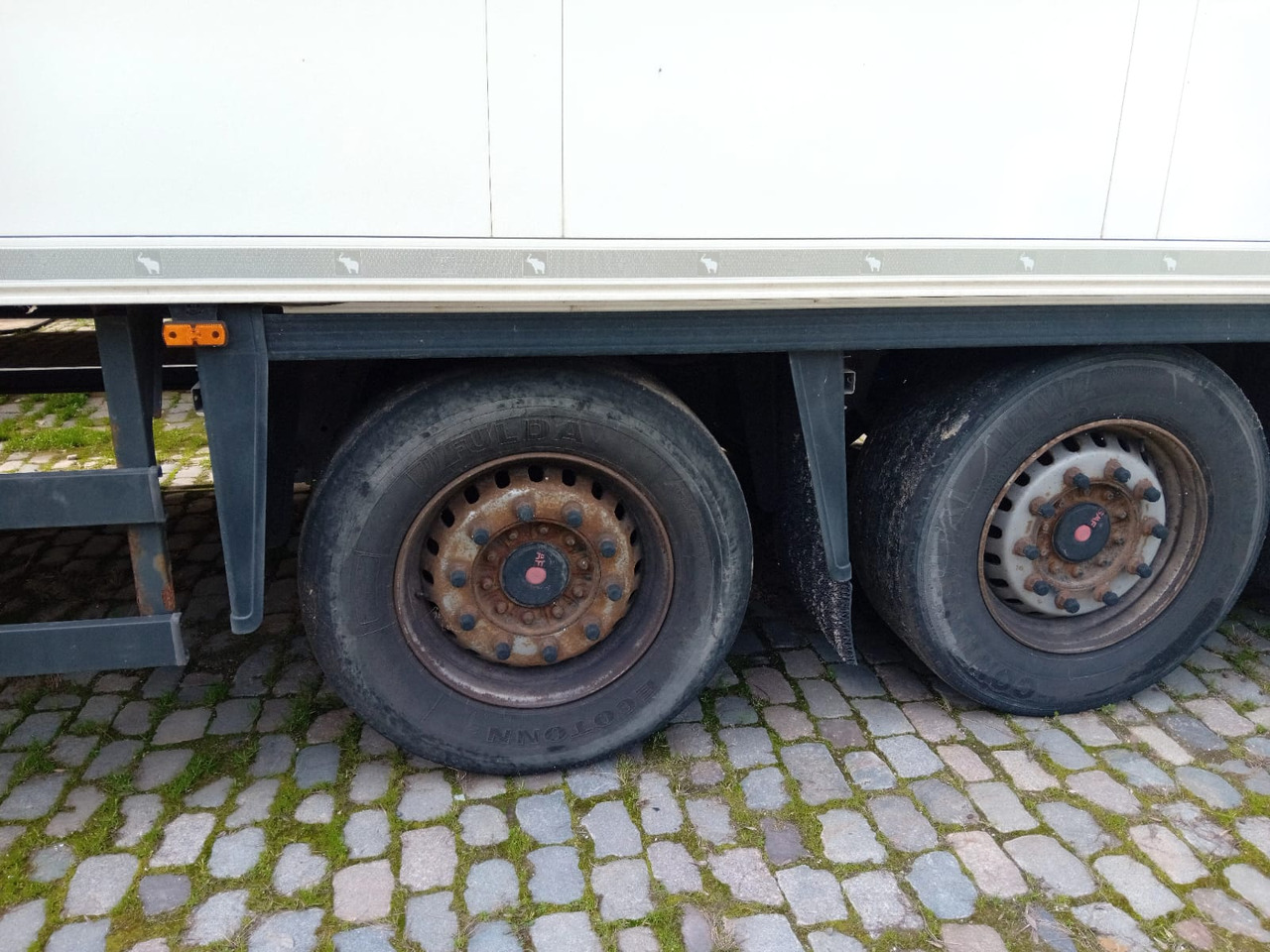 Schmitz Cargobull SCB S3B Refrigerated Semi-trailer - Félpótkocsi hűtős: 2 kép. Schmitz Cargobull SCB S3B Refrigerated Semi-trailer - Félpótkocsi hűtős: 2 kép.