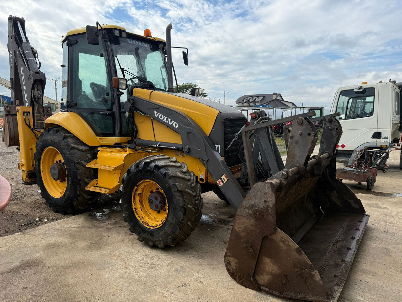 VOLVO BL71 Backhoe Loader - Kotrórakodó: 1 kép. VOLVO BL71 Backhoe Loader - Kotrórakodó: 1 kép.