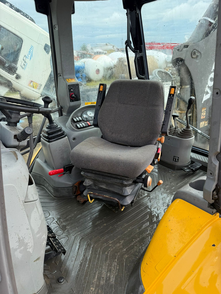 VOLVO BL71 Backhoe Loader - Kotrórakodó: 5 kép. VOLVO BL71 Backhoe Loader - Kotrórakodó: 5 kép.