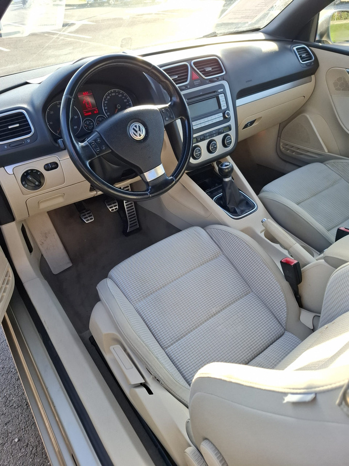 Volkswagen Eos Cabrio - Kabrió: 5 kép. Volkswagen Eos Cabrio - Kabrió: 5 kép.
