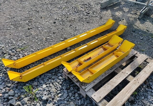 Törmäyssuojia - metallisia - Alkatrész - Anyagmozgató gép: 2 kép. Törmäyssuojia - metallisia - Alkatrész - Anyagmozgató gép: 2 kép.