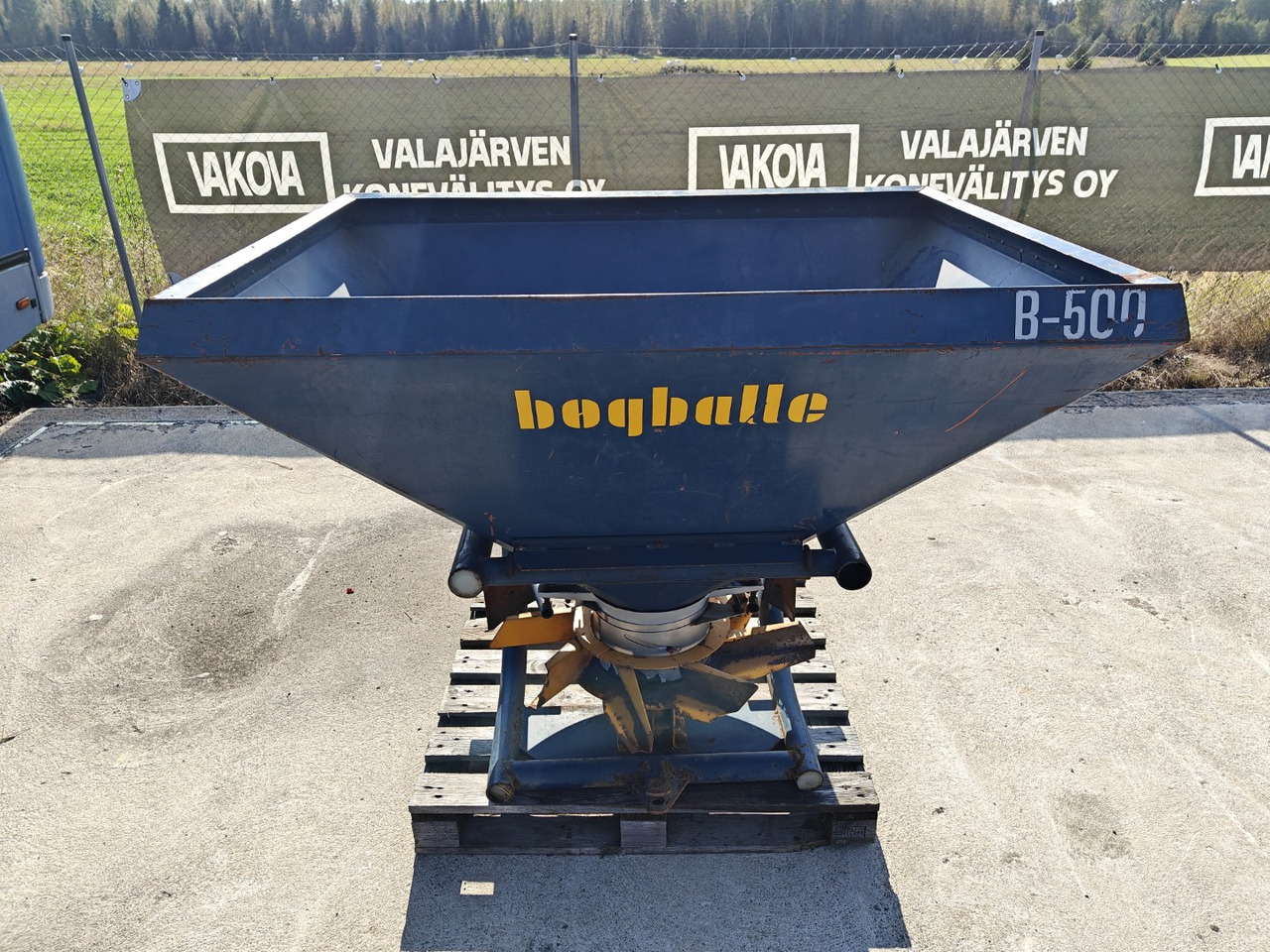 BOGBALLE B500 - Műtrágyaszóró: 1 kép. BOGBALLE B500 - Műtrágyaszóró: 1 kép.