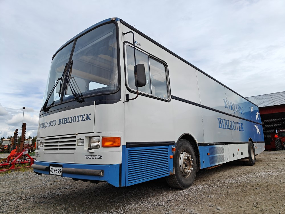 Volvo B10M kirjastoauto - Kori Libris 310 - Busz: 2 kép. Volvo B10M kirjastoauto - Kori Libris 310 - Busz: 2 kép.