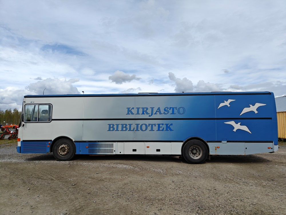 Volvo B10M kirjastoauto - Kori Libris 310 - Busz: 5 kép. Volvo B10M kirjastoauto - Kori Libris 310 - Busz: 5 kép.
