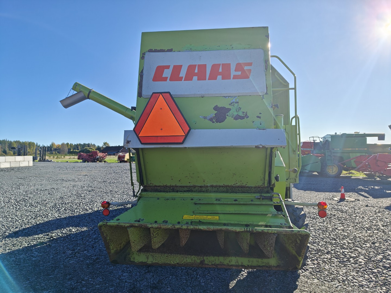 CLAAS Dominator 58 - Kombájn: 3 kép. CLAAS Dominator 58 - Kombájn: 3 kép.
