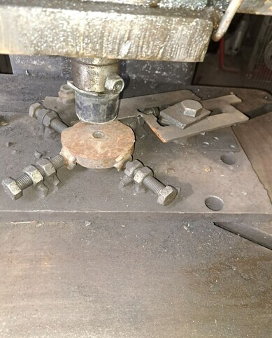 Epäkeskopuristin 60 tn Eisenwerk Hensel - Fémmegmunkáló gép: 4 kép. Epäkeskopuristin 60 tn Eisenwerk Hensel - Fémmegmunkáló gép: 4 kép.