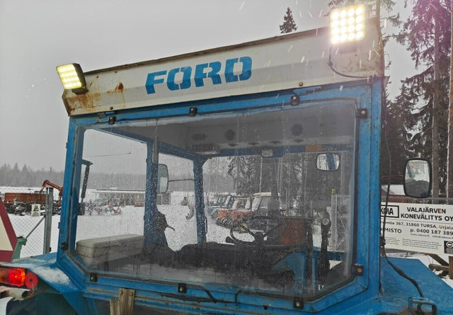 Ford 4110 traktori - Katso video! - Traktor: 5 kép. Ford 4110 traktori - Katso video! - Traktor: 5 kép.