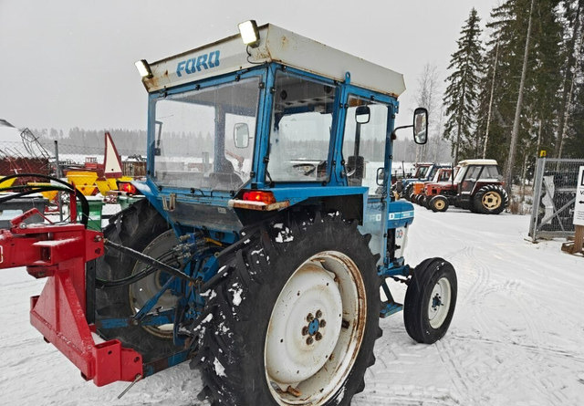 Ford 4110 traktori - Katso video! - Traktor: 4 kép. Ford 4110 traktori - Katso video! - Traktor: 4 kép.
