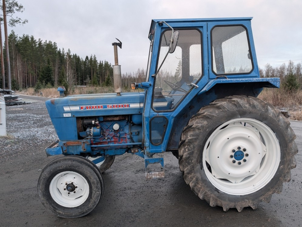 Ford 5000 - Traktor: 2 kép. Ford 5000 - Traktor: 2 kép.