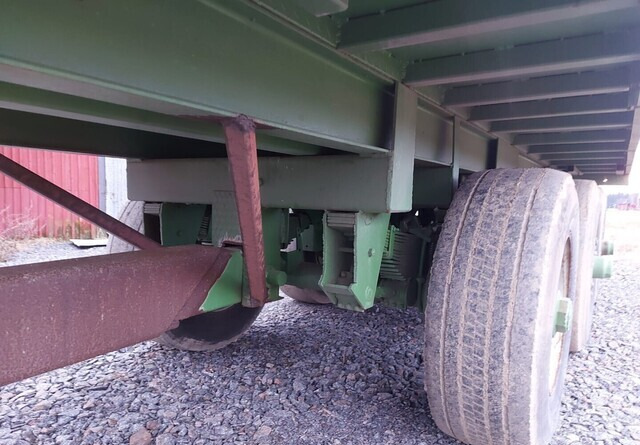 Platós pótkocsi Jalkalavakärry 3-akselinen ilma-alustainen.: 11 kép. Platós pótkocsi Jalkalavakärry 3-akselinen ilma-alustainen.: 11 kép.