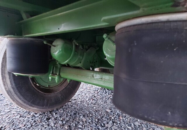 Platós pótkocsi Jalkalavakärry 3-akselinen ilma-alustainen.: 18 kép. Platós pótkocsi Jalkalavakärry 3-akselinen ilma-alustainen.: 18 kép.