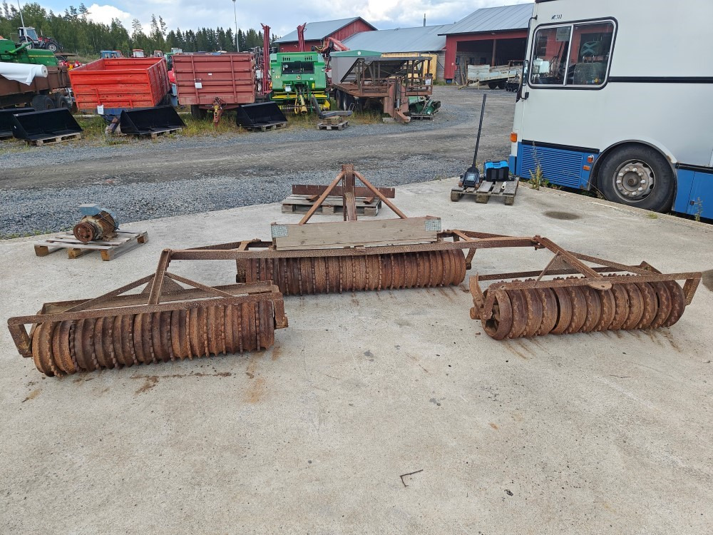 Jyrät hinattavat 3-osaiset työleveys 390cm - Mezőgazdasági hengerek: 4 kép. Jyrät hinattavat 3-osaiset työleveys 390cm - Mezőgazdasági hengerek: 4 kép.