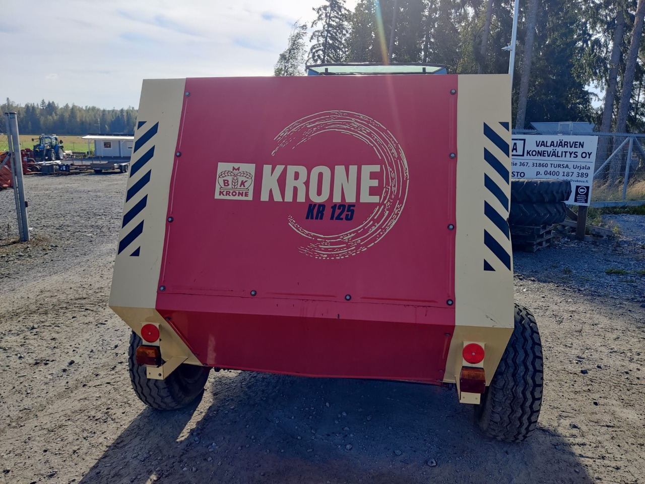 KRONE KR 125 - Bálázó: 4 kép. KRONE KR 125 - Bálázó: 4 kép.