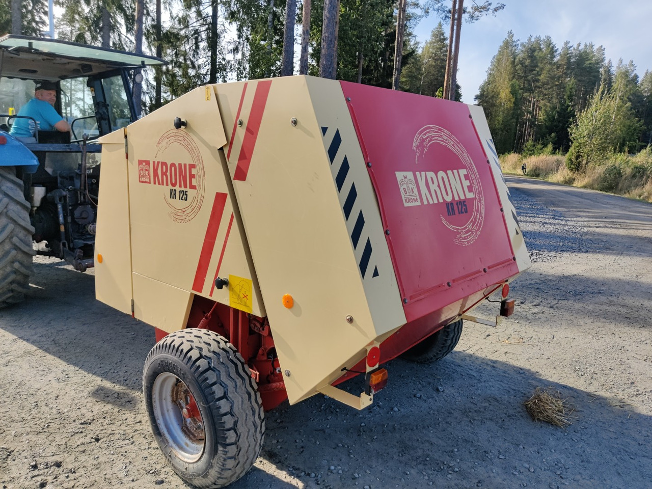 KRONE KR 125 - Bálázó: 5 kép. KRONE KR 125 - Bálázó: 5 kép.