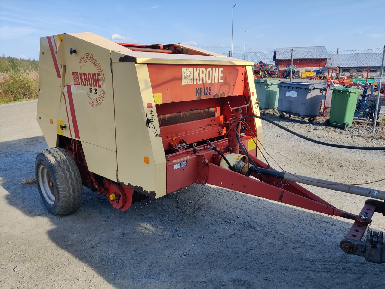 KRONE KR 125 - Bálázó: 1 kép. KRONE KR 125 - Bálázó: 1 kép.