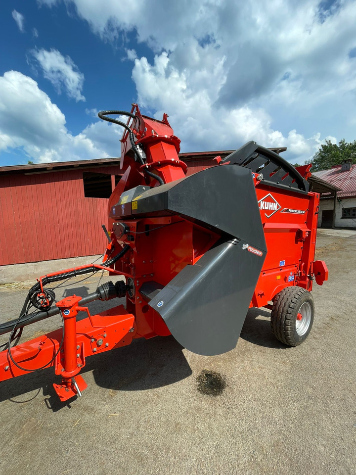 KUHN Primor 3570M hinattava paalisilppuri - Állattartás gépei: 1 kép. KUHN Primor 3570M hinattava paalisilppuri - Állattartás gépei: 1 kép.