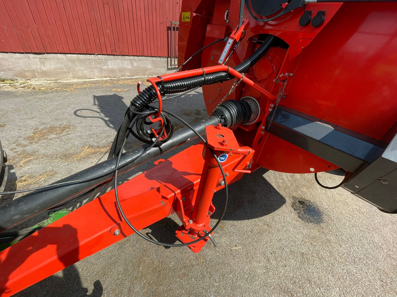 KUHN Primor 3570M hinattava paalisilppuri - Állattartás gépei: 2 kép. KUHN Primor 3570M hinattava paalisilppuri - Állattartás gépei: 2 kép.