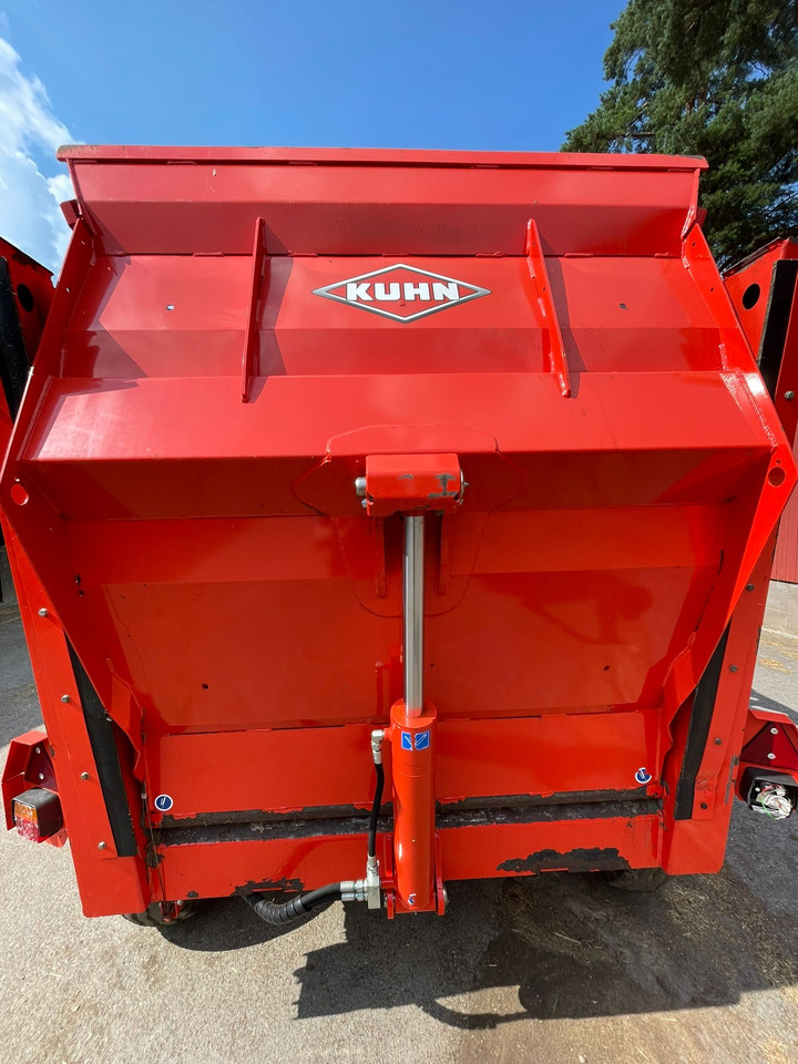 KUHN Primor 3570M hinattava paalisilppuri - Állattartás gépei: 4 kép. KUHN Primor 3570M hinattava paalisilppuri - Állattartás gépei: 4 kép.