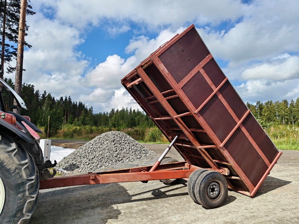 Kippikärry 1-akselinen - n. 93 HL Siisti ja näppärä - Katso video! - Mezőgazdasági billenőpótkocsi: 1 kép. Kippikärry 1-akselinen - n. 93 HL Siisti ja näppärä - Katso video! - Mezőgazdasági billenőpótkocsi: 1 kép.