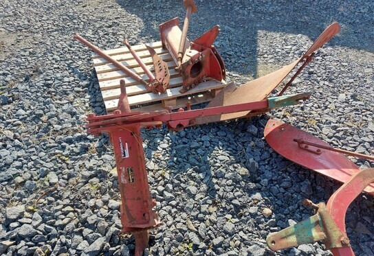 Kverneland A3 sarka-auran purkuosia - Eke: 5 kép. Kverneland A3 sarka-auran purkuosia - Eke: 5 kép.