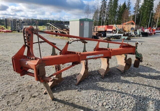 Kverneland A8 sarka-aura 4-siipinen - Eke: 5 kép. Kverneland A8 sarka-aura 4-siipinen - Eke: 5 kép.