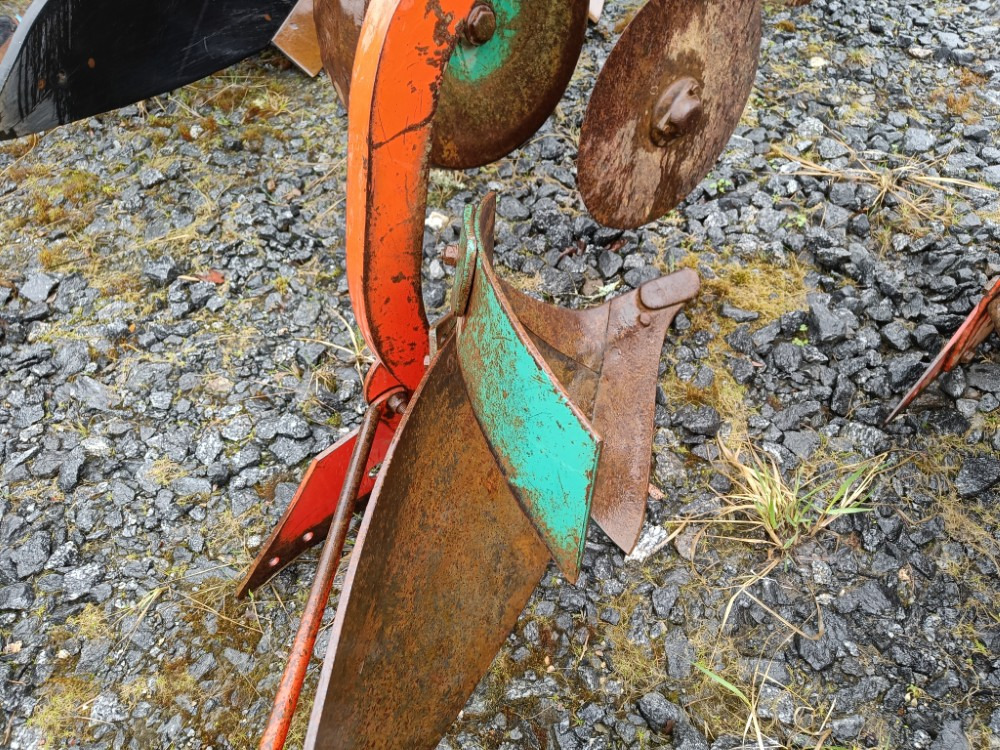 Kverneland A8 sarkia-auran lisäsiipi 16 tuumaa täydellinen - Eke: 4 kép. Kverneland A8 sarkia-auran lisäsiipi 16 tuumaa täydellinen - Eke: 4 kép.