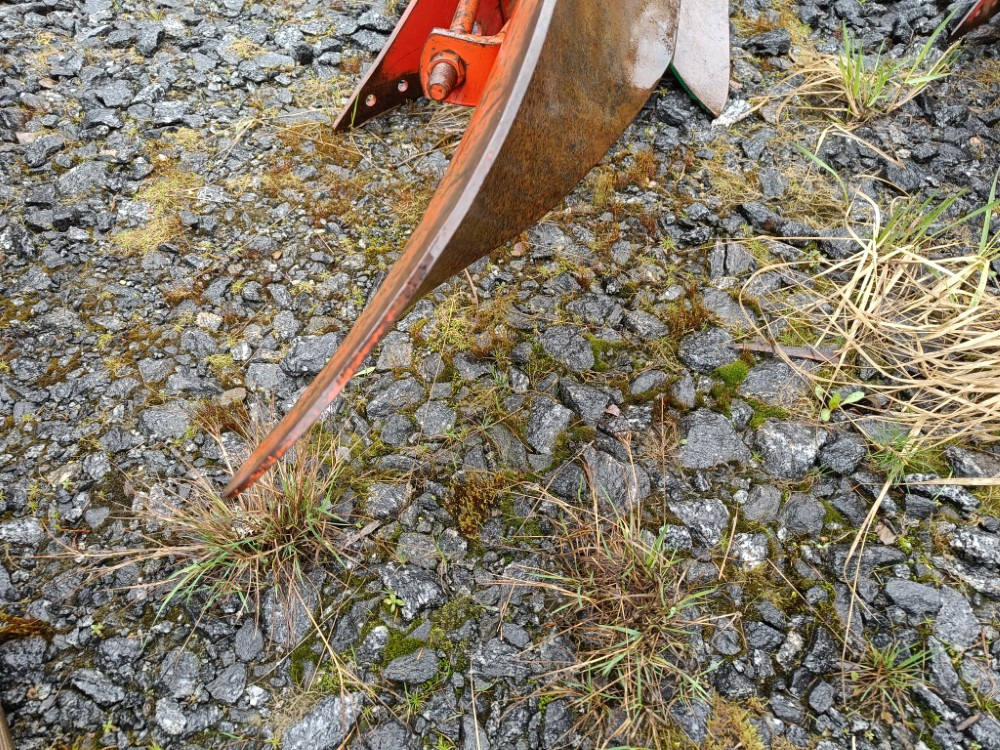 Kverneland A8 sarkia-auran lisäsiipi 16 tuumaa täydellinen - Eke: 3 kép. Kverneland A8 sarkia-auran lisäsiipi 16 tuumaa täydellinen - Eke: 3 kép.