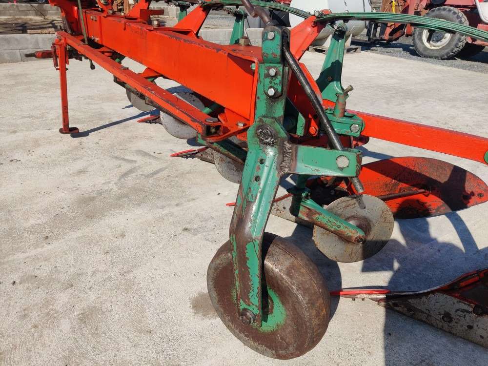 Kverneland AB8 sarka-aura 4-siipinen - Eke: 4 kép. Kverneland AB8 sarka-aura 4-siipinen - Eke: 4 kép.