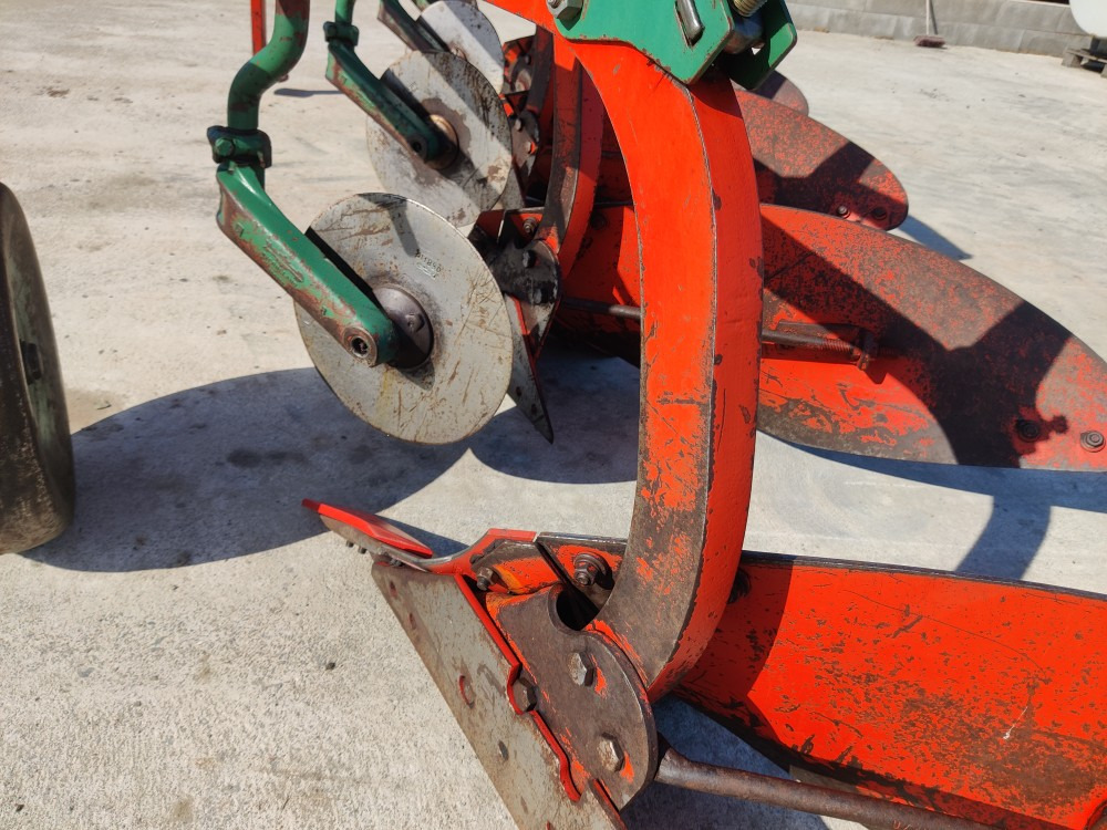 Kverneland AB8 sarka-aura 4-siipinen - Eke: 2 kép. Kverneland AB8 sarka-aura 4-siipinen - Eke: 2 kép.