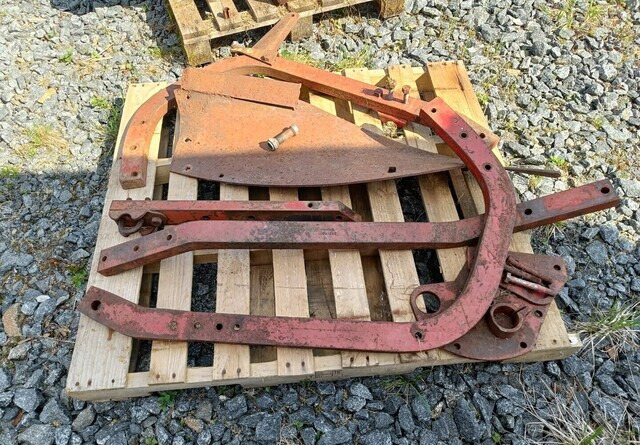 Kverneland Putkirunkoisen auran varaosia - Eke: 2 kép. Kverneland Putkirunkoisen auran varaosia - Eke: 2 kép.