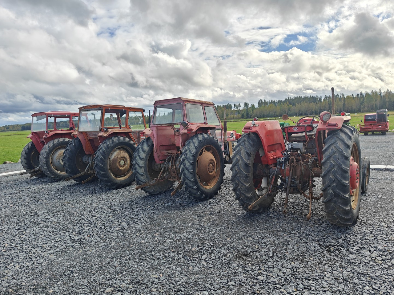 MASSEY FERGUSON 165, 165S ja 175 traktoreita 4 kpl / 4pcs - Traktor: 4 kép. MASSEY FERGUSON 165, 165S ja 175 traktoreita 4 kpl / 4pcs - Traktor: 4 kép.