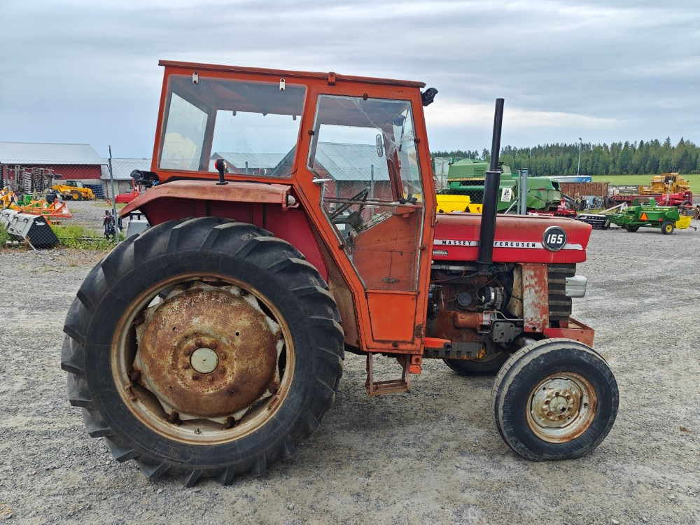 MASSEY FERGUSON 165, 165S ja 175 traktoreita 4 kpl / 4pcs lízing MASSEY FERGUSON 165, 165S ja 175 traktoreita 4 kpl / 4pcs: 14 kép.