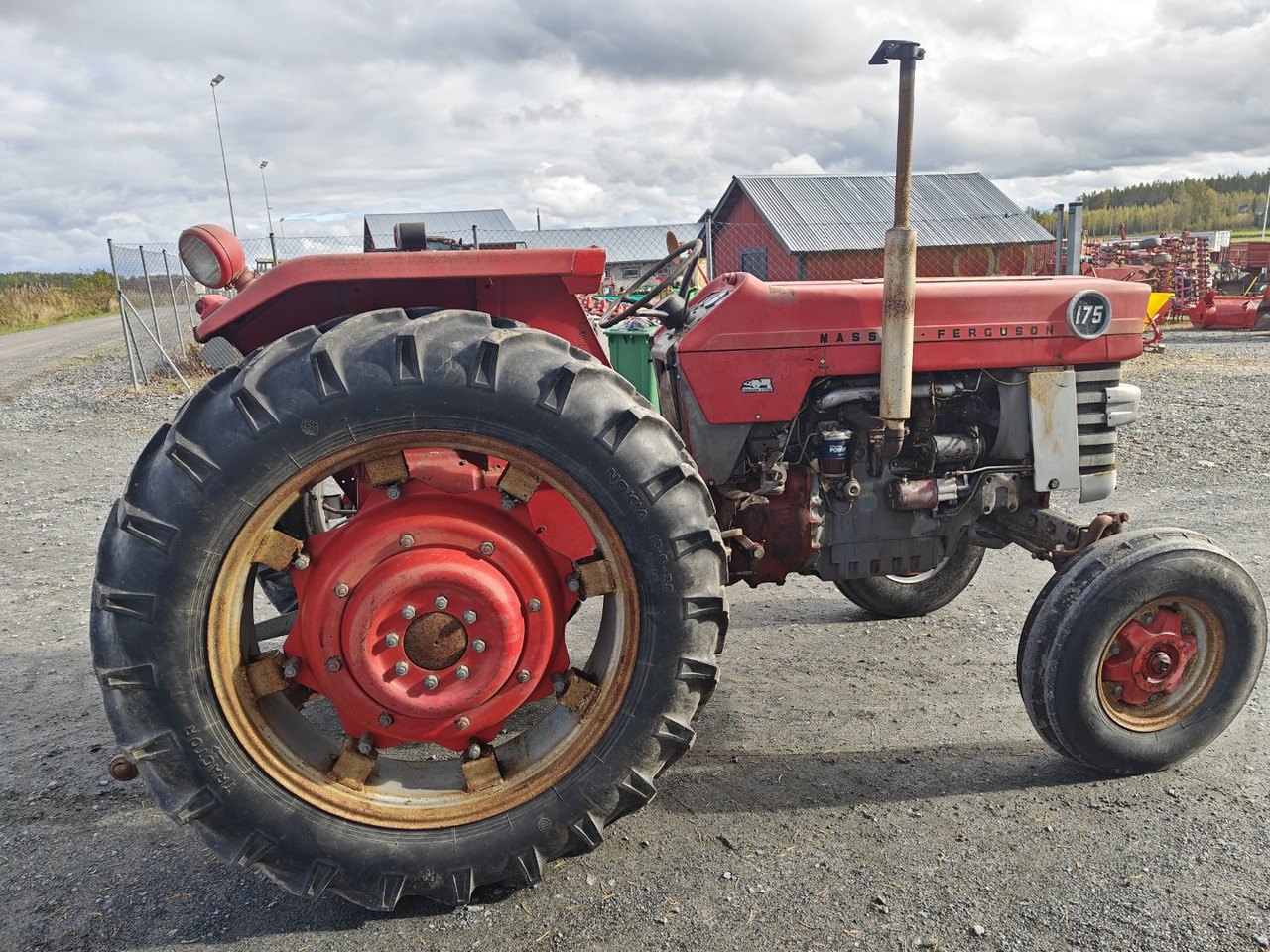 Massey Ferguson 175 Multi Power Avomalli, katso video! - Traktor: 4 kép. Massey Ferguson 175 Multi Power Avomalli, katso video! - Traktor: 4 kép.