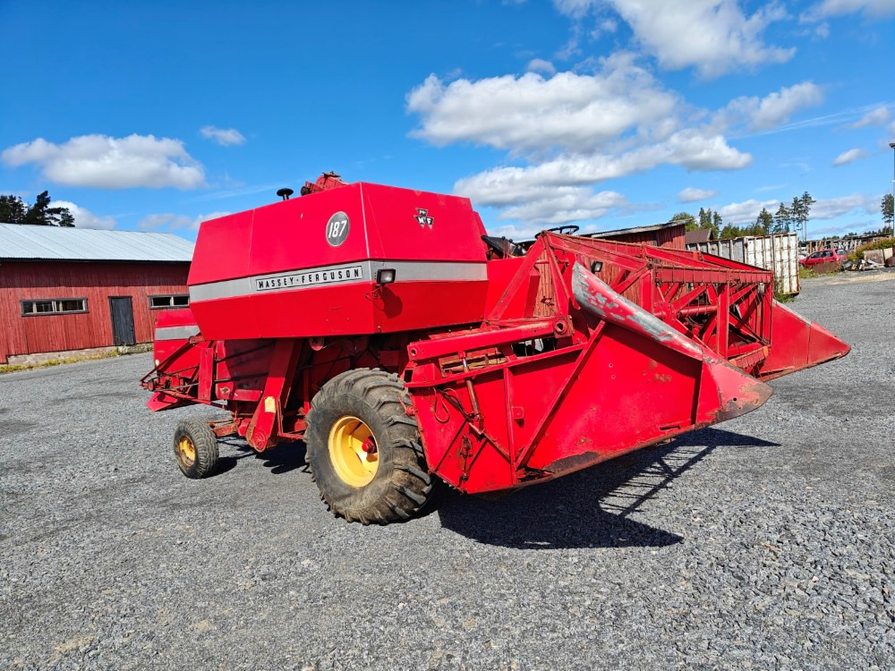 Massey Ferguson 187 Katso video! - Kombájn: 5 kép. Massey Ferguson 187 Katso video! - Kombájn: 5 kép.